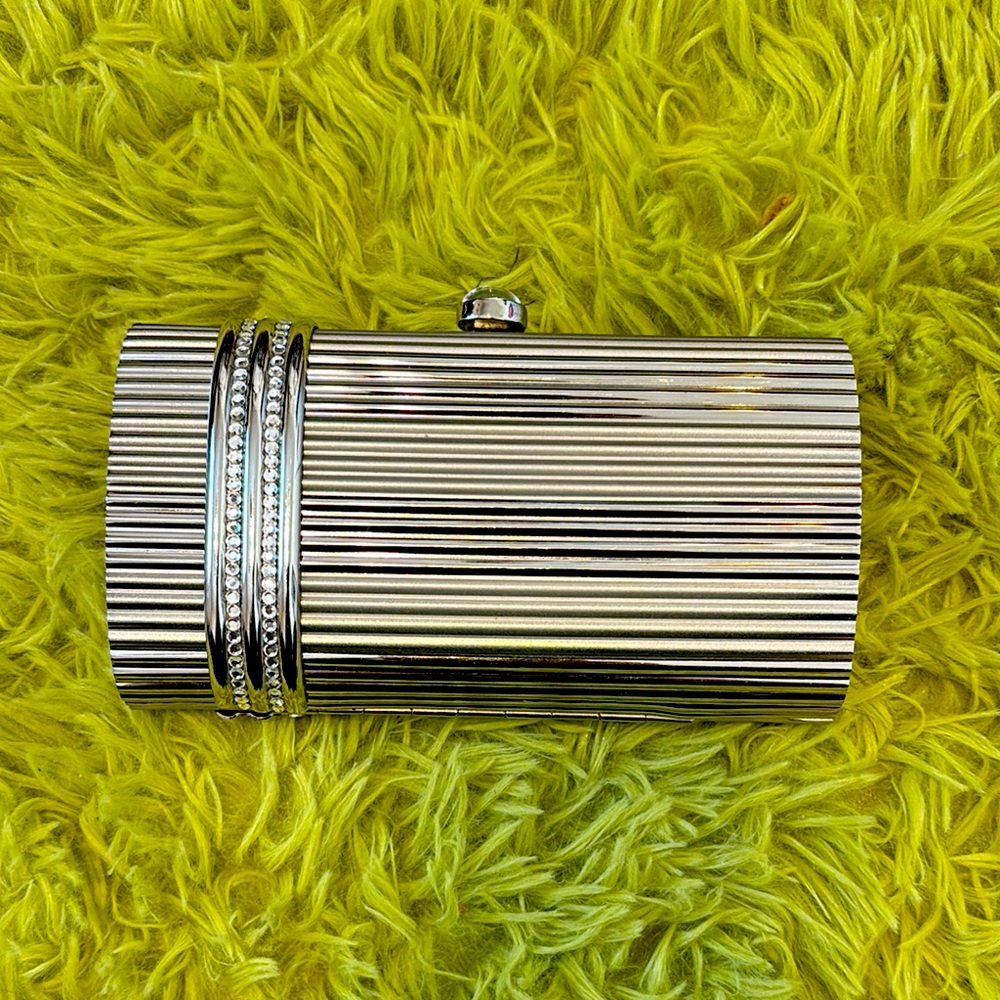 La Regale silver clutch purse